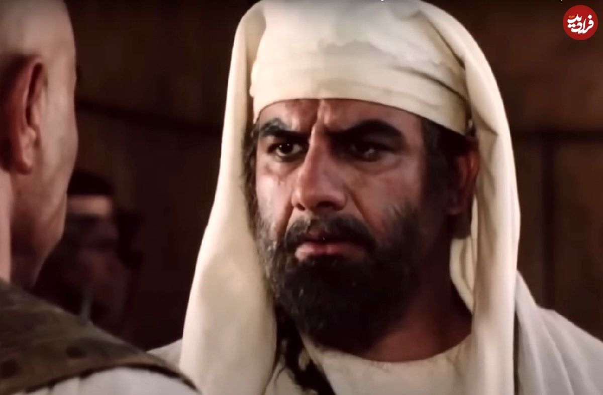 عکس| سفر در زمان؛ «نینیفرکبتا» در حال سخنرانی در یک کنفرانس در آمریکا؛ سال 1403