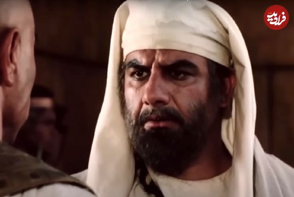 عکس| سفر در زمان؛ «نینیفرکبتا» در حال سخنرانی در یک کنفرانس در آمریکا؛ سال 1403