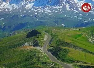 عکس| سفر زمان؛ هل دادن ماشین در یک سربالایی در جاده اردبیل-سبلان؛ 75 سال قبل