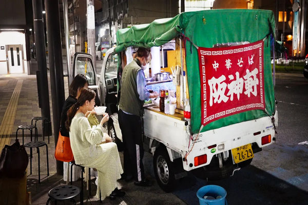 (ویدئو) غذای خیابانی در ژاپن؛ پخت محبوب ترین رامن گوشت و نودل