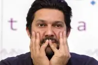 عکس| سفر زمان؛ «حامد بهداد» با تیپ «حاجی فیروز» در پشت صحنه «جرم»؛ سال 89