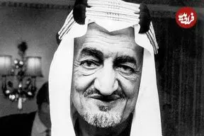 عکس| سفر در زمان؛ «ملک فیصل» سوار بر کالسکه و در کنار ملکه الیزابت در لندن؛ سال 1346