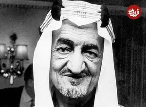 عکس| سفر در زمان؛ «ملک فیصل» سوار بر کالسکه و در کنار ملکه الیزابت در لندن؛ سال 1346