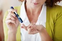 دیابت چیست؟ انواع آن و راهنمای مراجعه به دکتر متخصص غدد