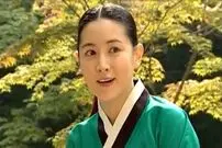 عکس| سفر زمان؛ چهرۀ «یانگوم» بعد از 22 سال در 54 سالگی در یک نمایشگاه نقاشی