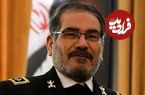 عکس؛ سفر در زمان؛ «علی شمخانی در حال دریافت نشان فتح از رهبر انقلاب»؛ سال 68