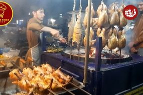 (ویدئو) غذای خیابانی محبوب در پاکستان؛ کباب کردن دیدنی 15 مرغ دور آتش