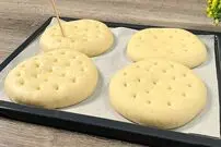 (ویدئو) چگونه با 450 گرم آرد یک نان هلندی در خانه درست کنیم؟