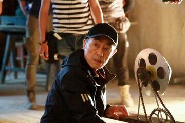ژانگ ییمو ۲ جایزه با هم می‌گیرد؛ ساخت یک فیلم در سال