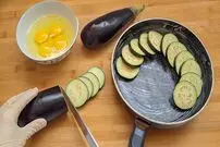 ببینید| طرز تهیه یک غذای ساده با بادمجان
