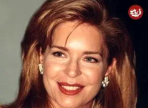 عکس| سفر در زمان؛ «نورالحسین ملکه اردن» در حال بازدید از یک بیمارستان؛ سال 1369