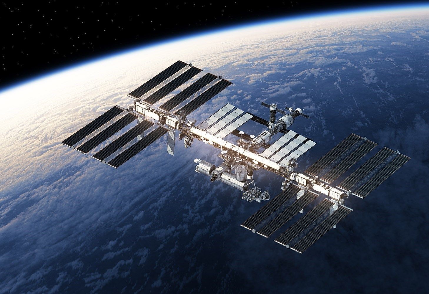 بزرگ‌ترین ماهواره ساخت بشر در یک قاب

