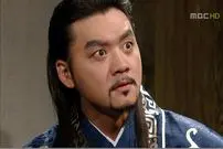 عکس| سفر به تاریخ؛ چهرۀ خندان «تسو» (سریال جومونگ) در بین زنان آفریقایی در تانزانیا