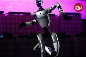 ببینید| سقوط ربات انسان‌نما در نخستین حضور عمومی در چین