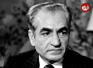 سفر در زمان؛ یادداشت‌های علم، سه‌شنبه ۱۷ اردیبهشت ۱۳۵۲: شاه گفت به فرمانده نیروی دریایی کمال عدم رضایت ما را اطلاع بده؛ من این جوان‌ها را روی کار آوردم که کار کنند، این هم کار آقایان!