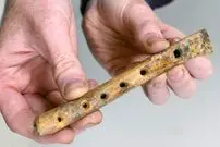  کشف دو فلوت 8 هزار ساله در چین
