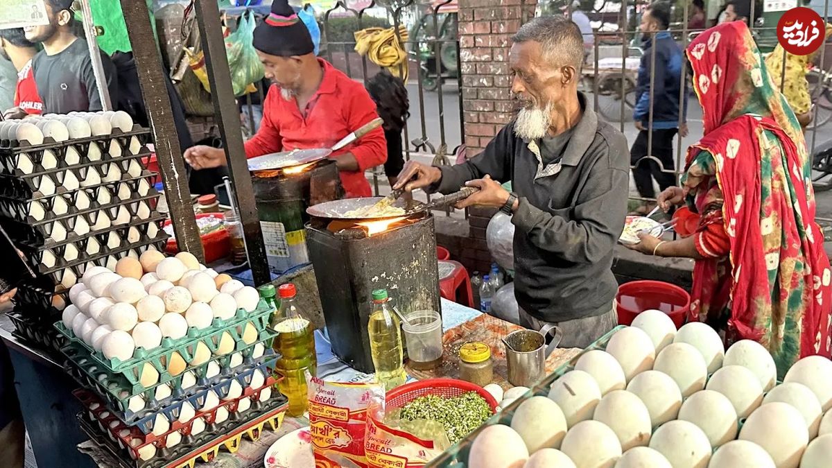 (ویدئو) بنگلادشی ها برای ساندویچ تخم غاز خوشمزه این مرد صف می کشند!