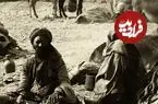 عکس| سفر زمان؛ منظرۀ اتراق یک کاروان در کاروانسرا در دوران قاجار