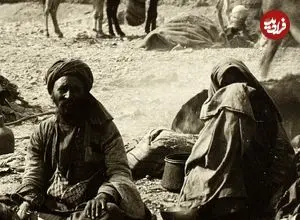 عکس| سفر زمان؛ منظرۀ اتراق یک کاروان در کاروانسرا در دوران قاجار