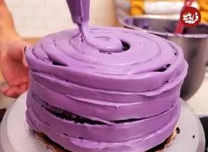 ببینید| غذای خیابانی در آمریکا؛ تهیه کیک لایه ای بنفش در نیویورک