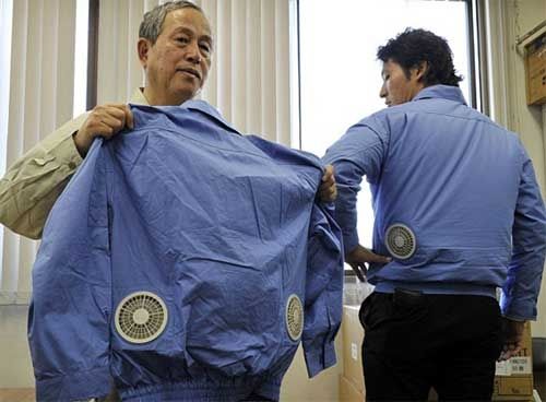(ویدئو) راهکار جالب ژاپنی‌ها برای فرار از گرما؛ لباس‌هایی مجهز به کولر و پنکه