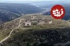 کشف «استادیوم» ۲ هزارساله در کنار یک درّۀ عمیق