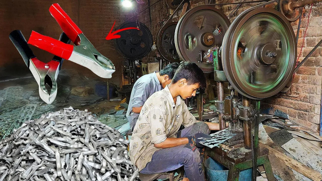 (ویدئو) فرآیند دیدنی تولید «گیره اتصال باتری خودرو» در پاکستان