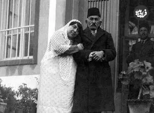 سفر به تاریخ؛ عکسی عاشقانه از یک زوج مسن در دوره پهلوی اول؛ دهه 1310