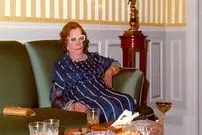 عکس| سفر در زمان؛ خانه مادر شاه به تصرف مردم درآمد، ۴۷ سال پیش در ۲۴ بهمن