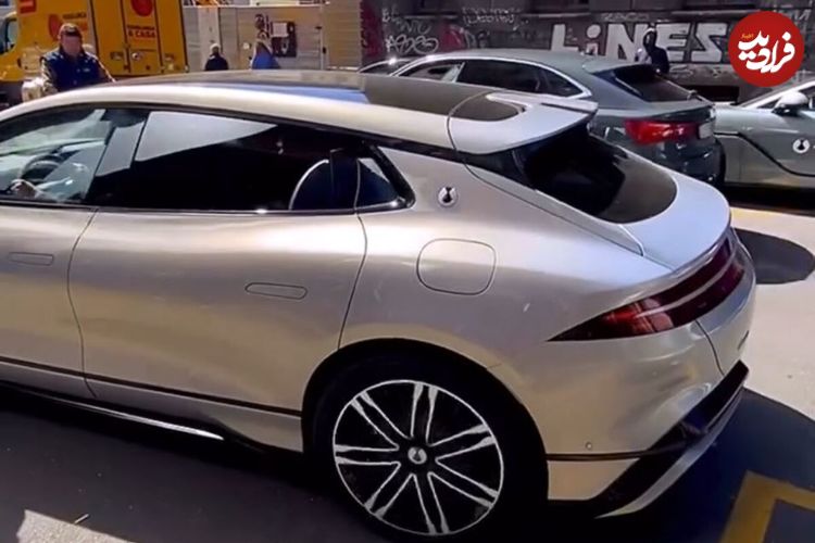 ببینید؛ رونمایی از تکنولوژی خیره کننده پارک و حرکت خرچنگی "دنزا z9" در خیابان های ایتالیا