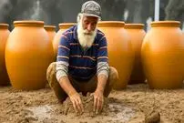 ببینید| مراحل دیدنی تولید سنتی تنور گِلی در کارگاهی در پاکستان