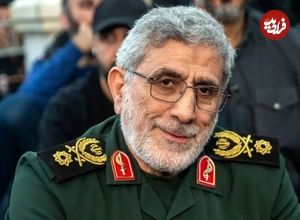 عکس؛ سفر در زمان؛ «سردار قاآنی» در جوانی و در جلسه فرماندهان در جبهه؛ دهه 60