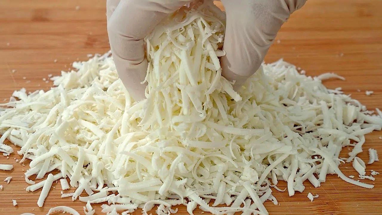 (ویدئو) پنیر موزارلا نخرید؛ به روش این آشپز کره ای در خانه درست کنید