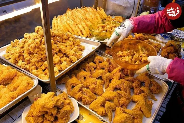 ببینید| غذای خیابانی در کره؛ تهیه مرغ و میگوی سوخاری در سئول