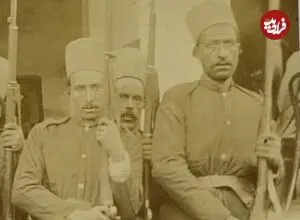 عکس| سفر زمان؛ عکس یادگاری سربازان قاجاری با ژست نظامی