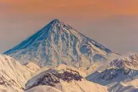 تصویر واضح کوه دماوند از وسط میدان فاطمی تهران