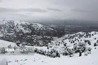 تصاویر/ بارش برف در روستای تابستان نشین