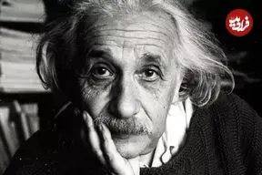 عکس| سفر در زمان؛ «آلبرت انیشتین» در کنار کتابخانه اش؛ سال 1283