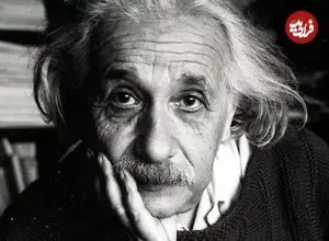 عکس| سفر در زمان؛ «آلبرت انیشتین» در کنار کتابخانه اش؛ سال 1283