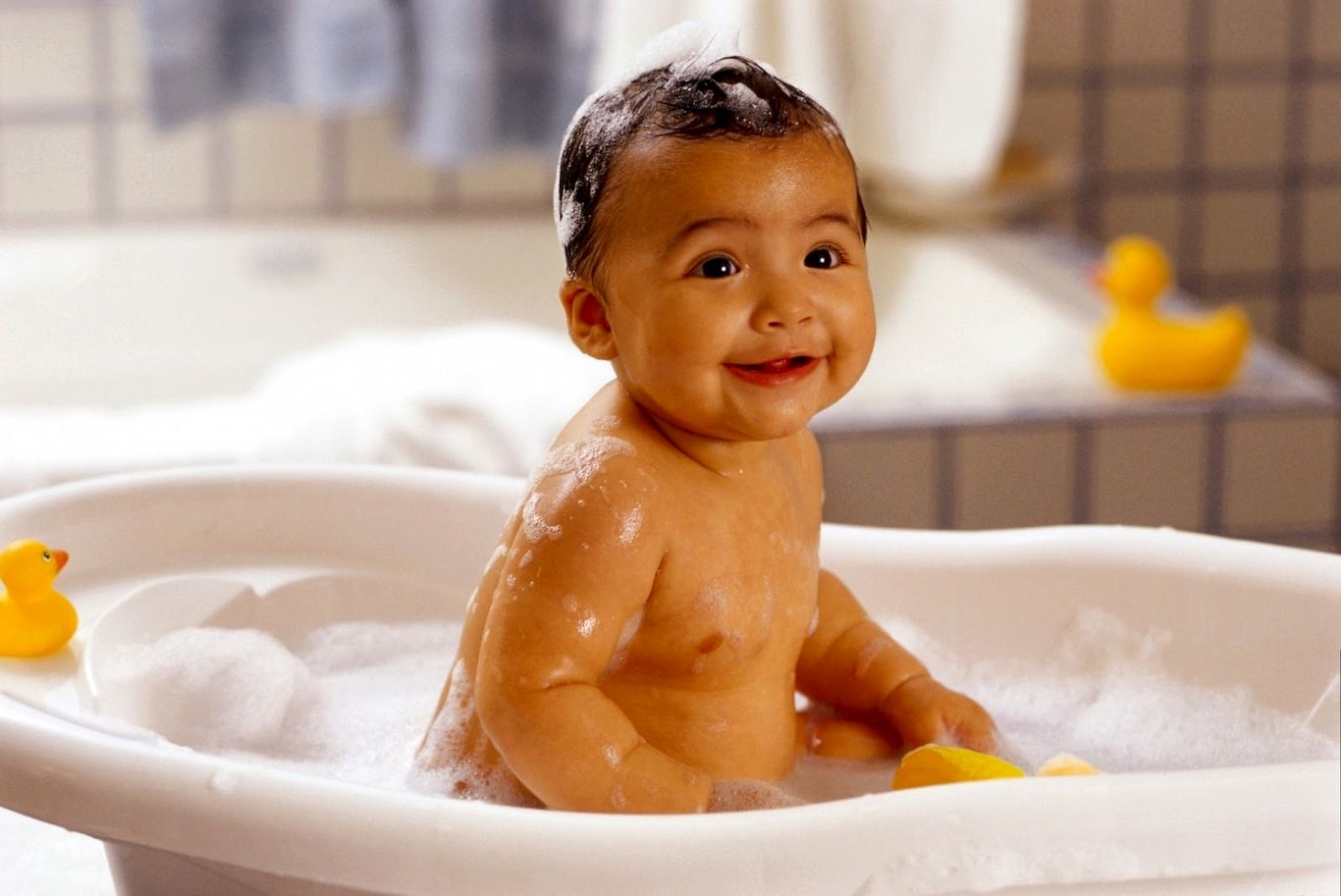 از چه صابونی برای شست و شوی بدن نوزاد استفاده کنیم؟