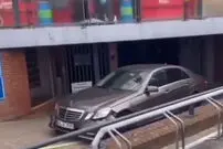 (ویدئو) نابود شدن بنز آخرین مدل روی یک اشتباه بچگانه
