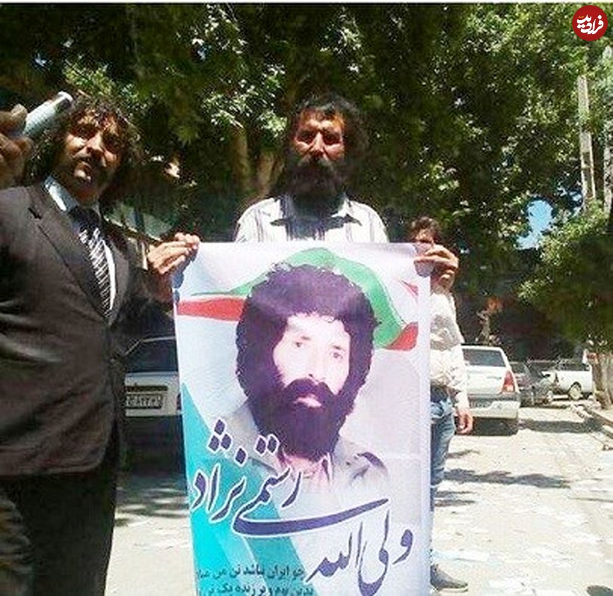 عکس/ دست‌فروشی که پدیده انتخابات شوراها شد