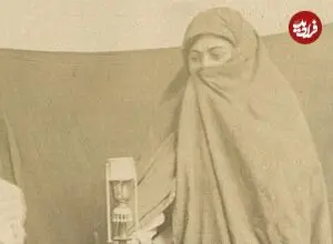 عکس| سفر زمان؛ عکس‌های آتلیه‌ای دو زن ایرانی با یک ژست خاص؛ دوران قاجار