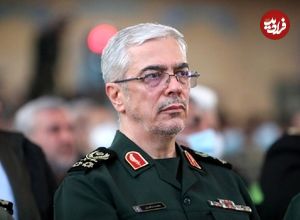 عکس؛ سفر در زمان؛ «سرلشکر محمد باقری در کنار محسن رضایی‌» در یک جلسه نظامی؛ دهه 60