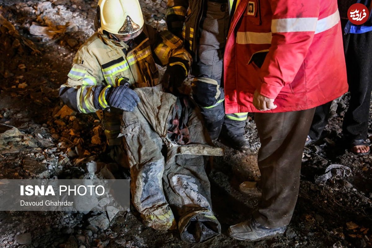 عکس/ لباس یک آتش‌نشان در پلاسکو