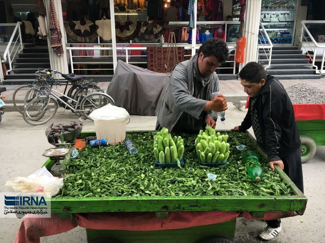 عکس/ فروش خیار پوست‌کنده در کابل!