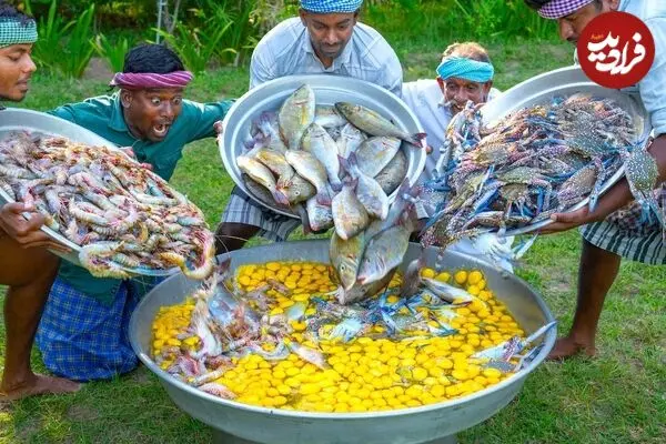ببینید| غذای روستایی در هند؛ پخت املت با 700 عدد تخم مرغ، میگو، ماهی و خرچنگ