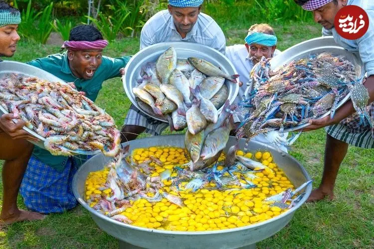 ببینید| غذای روستایی در هند؛ پخت املت با 700 عدد تخم مرغ، میگو، ماهی و خرچنگ