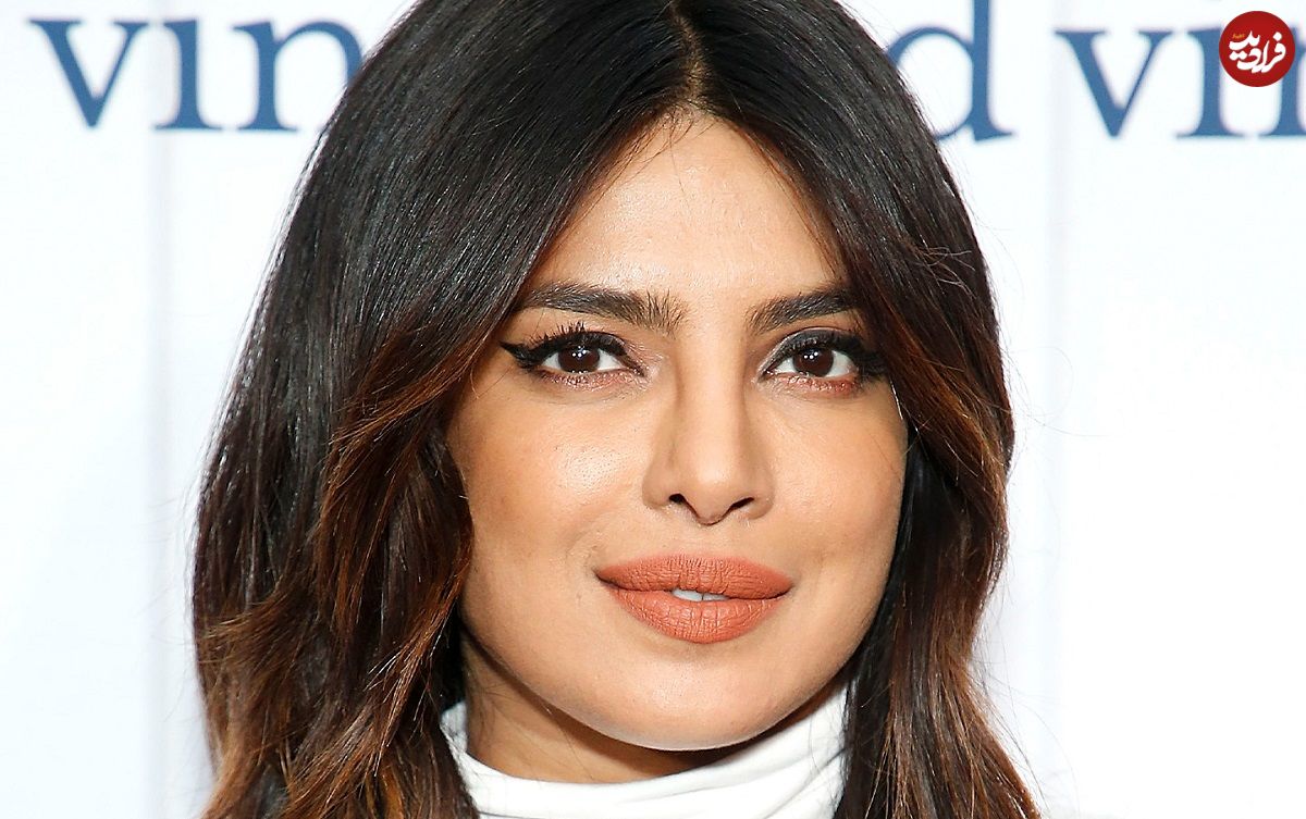 عکس| سفر در زمان؛ «پریانکا چوپرا» در کنار شاهرخ خان در حاشیه یک مسابقه در هند؛ سال 1385