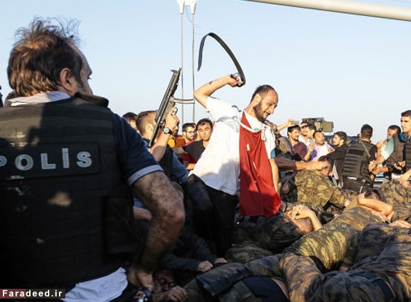 تصاویر/ ضرب و شتم کودتاگران توسط مردم ترکیه